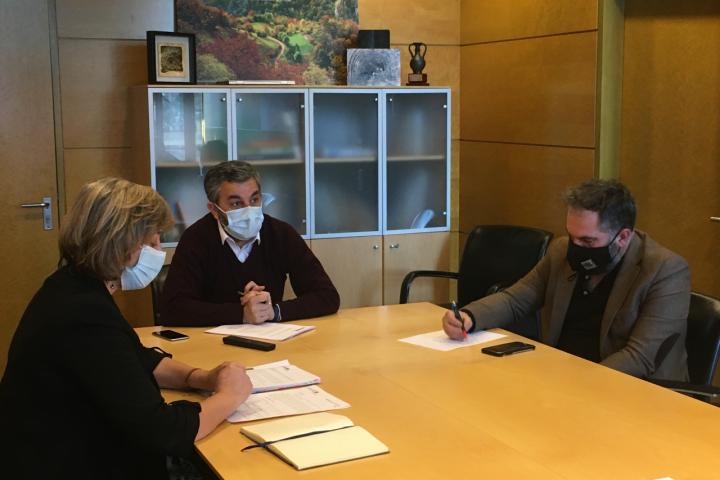 El Banco de Tierras impulsa medidas para favorecer el relevo generacional y revalorizar las explotaciones familiares El Banco de Tierras impulsa medidas para favorecer el relevo generacional y revalorizar las explotaciones familiares