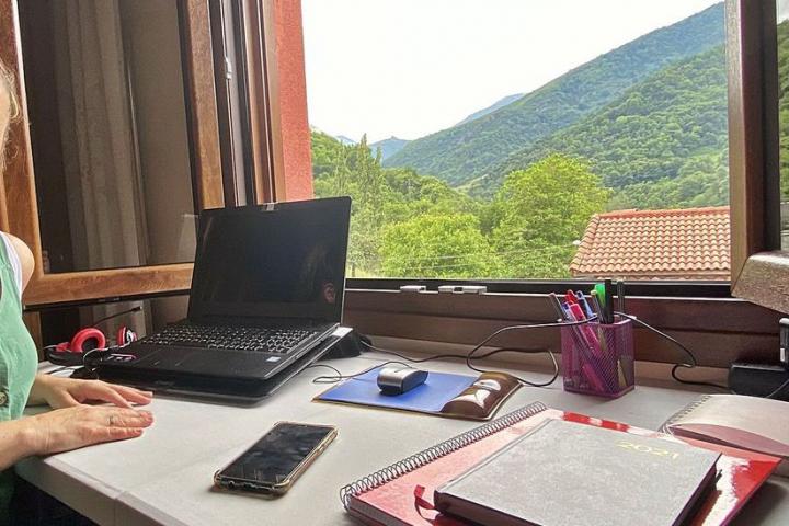 Sin wifi no hay paraíso: cortes en la red de dos semanas frenan el teletrabajo rural Sin wifi no hay paraíso: cortes en la red de dos semanas frenan el teletrabajo rural