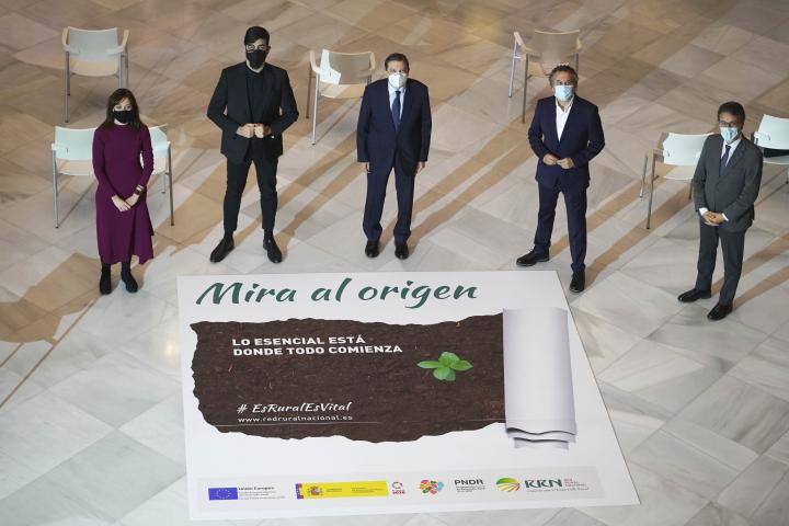 España contará con 10.000 millones para PDR entre 2021 y 2027 sumando fondos europeos, del Gobierno Central y las comunidades autónomas España contará con 10.000 millones para PDR entre 2021 y 2027 sumando fondos europeos, del Gobierno Central y las comunidades autónomas