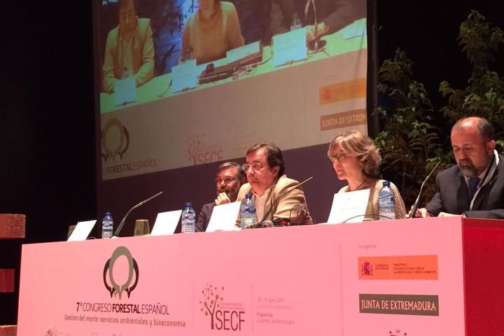 Isabel García Tejerina destaca el valor del sector forestal como motor del desarrollo del medio rural Isabel García Tejerina destaca el valor del sector forestal como motor del desarrollo del medio rural