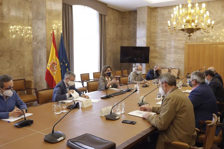 La vicepresidenta acuerda con las organizaciones agrarias mantener un diálogo estable para avanzar en reto demográfico La vicepresidenta acuerda con las organizaciones agrarias mantener un diálogo estable para avanzar en reto demográfico