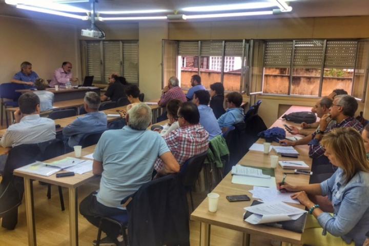 La Consejería de Desarrollo Rural, la Red y los GDR consensuan la convocatoria LEADER para el año 2018 La Consejería de Desarrollo Rural, la Red y los GDR consensuan la convocatoria LEADER para el año 2018