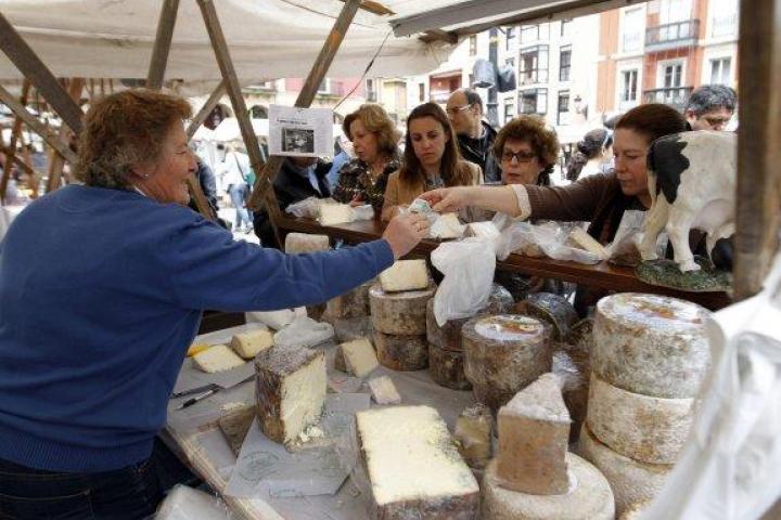 El Principado plantea multas de hasta 300.000 euros a los falsificadores de marcas alimentarias El Principado plantea multas de hasta 300.000 euros a los falsificadores de marcas alimentarias