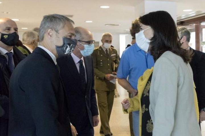 La presidenta del Senado apela a los fondos europeos para combatir la despoblación e impulsar un «futuro digno» La presidenta del Senado apela a los fondos europeos para combatir la despoblación e impulsar un «futuro digno»